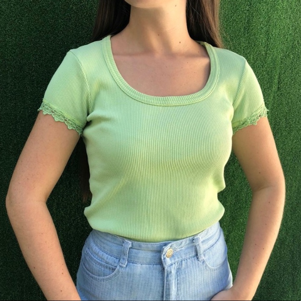Vintage 90s slime green floral lace top!